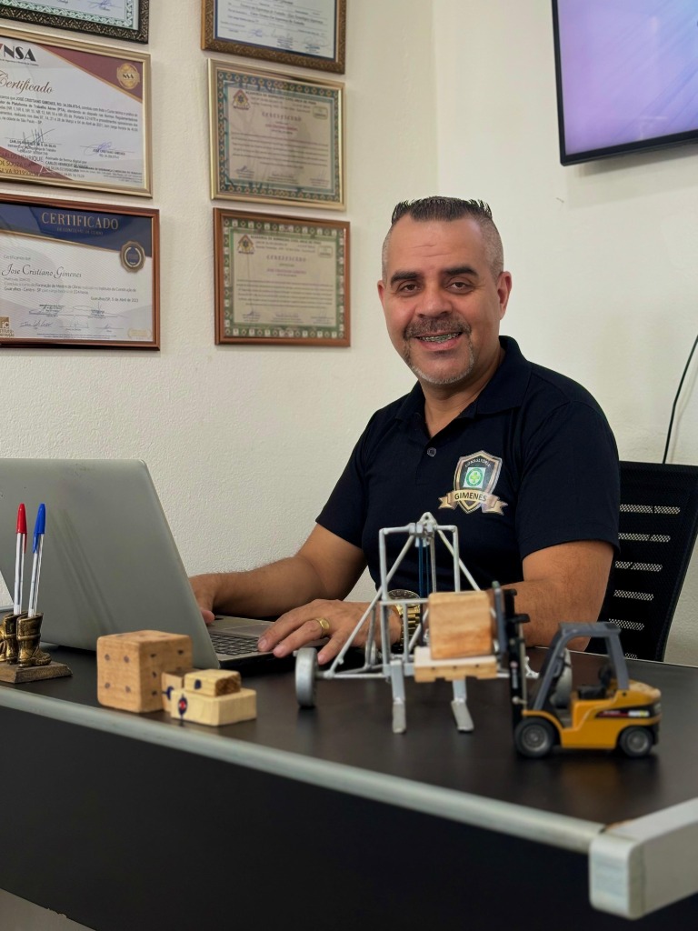 Instrutor do Curso de Empilhadeira